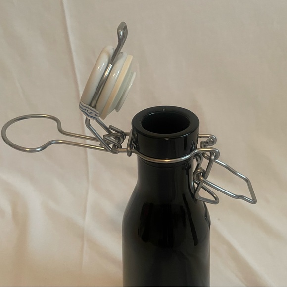 Toggle top bottles. - Picture 5 of 8